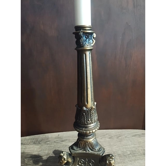 Vintage Lion Head Ornate Regency Style Lamo Brass Tripod Base Table Lamp Heavy For Sale - Image 4 of 11