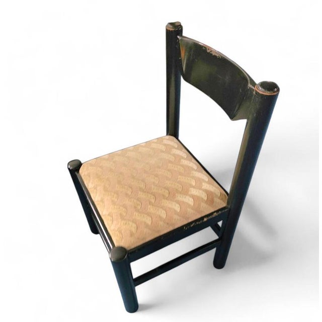 hese 6 chairs / table by Vico Magistretti / produced by Cassina (attr.) / Made in Italy / dating from the ‘70s / Made of...