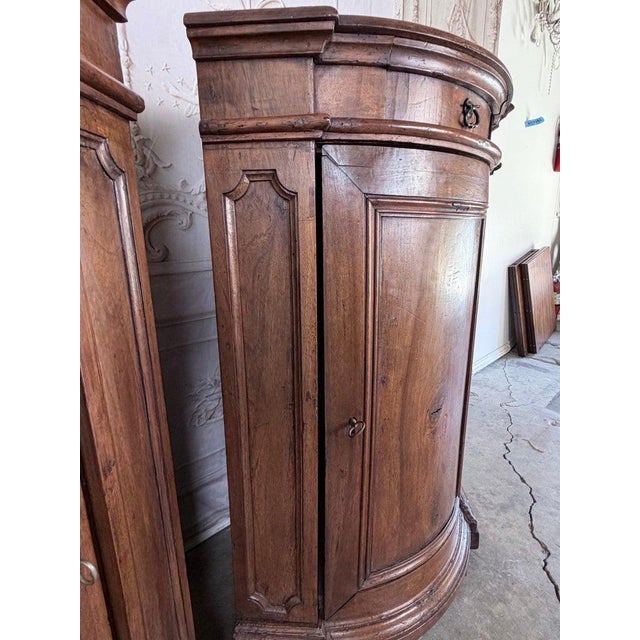 Pair of 18th Century Italian Walnut Corner Cabinets For Sale In Los Angeles - Image 6 of 17