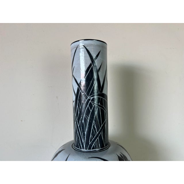 1980's Vintage Carris Hand Painted Tall Bud Pottery Vase For Sale In Miami - Image 6 of 12