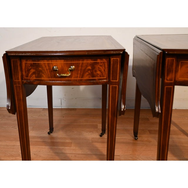 Traditional 1920 Antique Pair of Columbia Regency Style Mahogany Pembroke Side / End Tables For Sale - Image 3 of 18