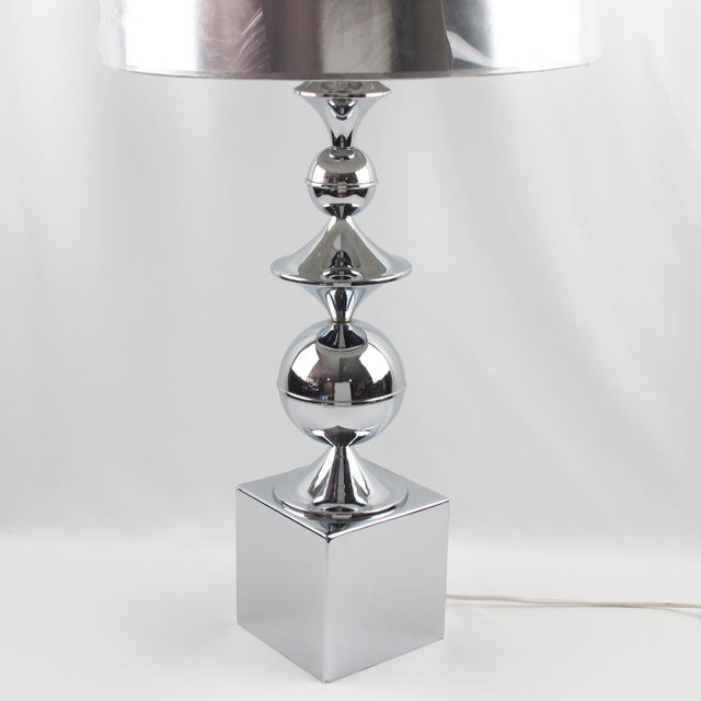 Philippe Barbier designed this elegant modernist Space Age table lamp for Maison Barbier Paris circa 1970. The tall...