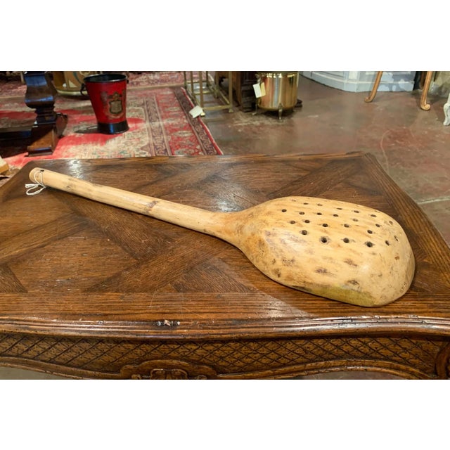 19th Century French Decorative Carved Walnut Spoon For Sale In Dallas - Image 6 of 7