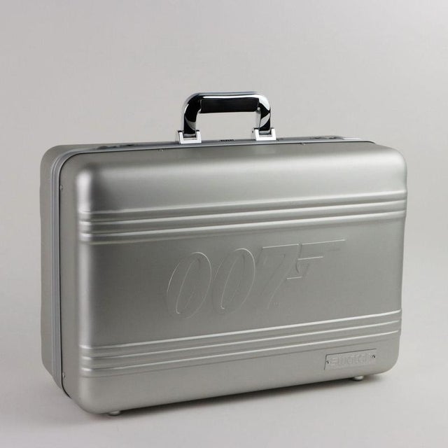 007 James Bond Case with 20 Watches from Swatch, Set of 21 For Sale - Image 12 of 13