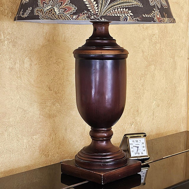 Vintage Traditional Wood-Look Urn Table Lamp With Floral Botanical Shade For Sale - Image 14 of 18