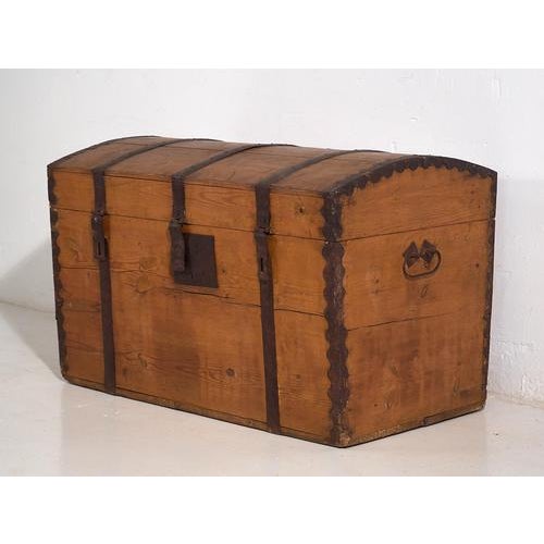 Antique Trunk with Metal Structure, 1900 For Sale - Image 8 of 10