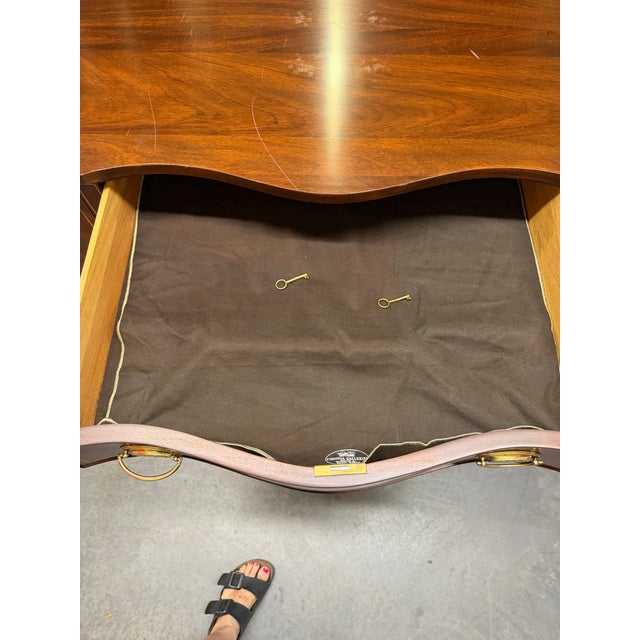 1980s Henkel Harris Federal/Hepplewhite Style Mahogany Sideboard With Inlay For Sale - Image 11 of 18