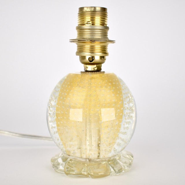 Glass Mid Century Modern Murano Glass Bullicante Table Lamp 1950s | Vintage Gold Flakes Accent Light Italian Hollywood Regency Seguso Barovier Toso For Sale - Image 7 of 9