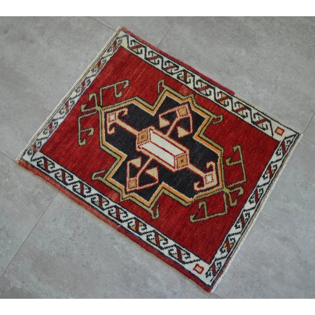 a Vintage Turkish Small yastik rug, perfect for entryway, bath or in front of the kitchen sink. Dimension: 20" x 25" or 1...