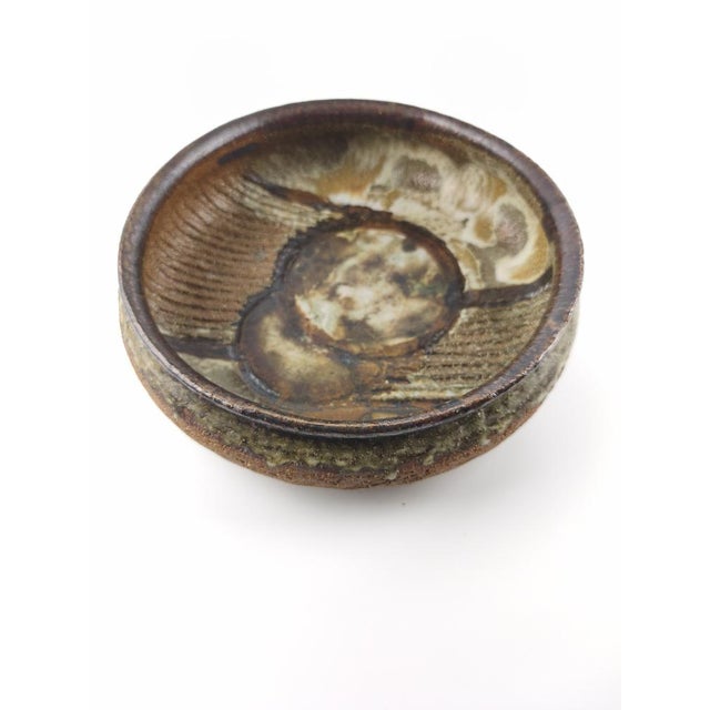 Brutalist Large Mid-Century Pottery Bowl by Aksel Larsen for Axella, 1960s For Sale - Image 3 of 8