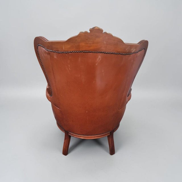 French Louis XV Style Chair in Carved Walnut and Patinated Leather, 1890s For Sale - Image 16 of 18