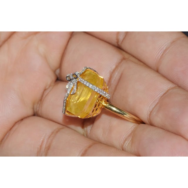 GIA Certified Natural 17.57Cts VS F Diamond Yellow Ceylon Sapphire 18K Solid Gold Gift Box Ring, size 6.5 For Sale - Image 9 of 10