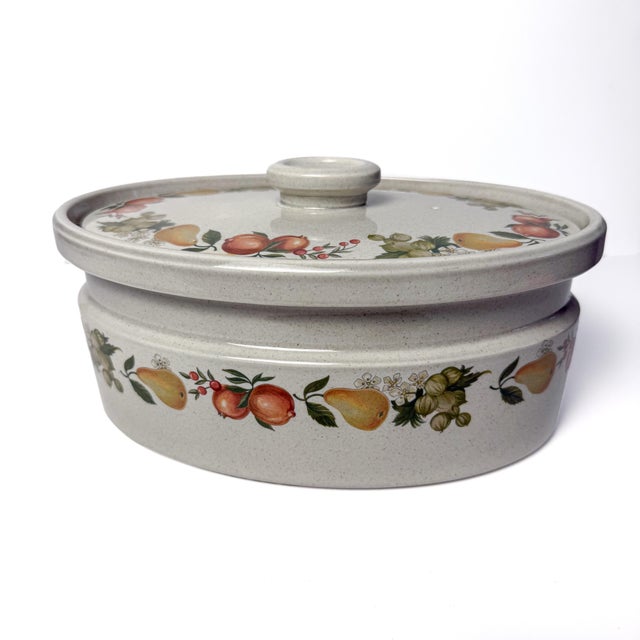 Wedgwood Vintage Wedgwood Quince 2.5-Quart Oval Covered Casserole, England For Sale - Image 4 of 9