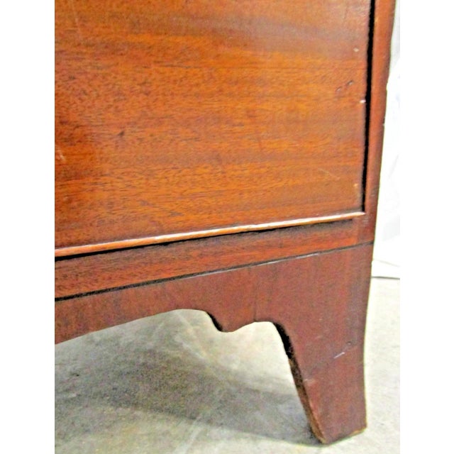 Early 19th Century Federal Style Mahogany Chest of Drawers For Sale - Image 15 of 16