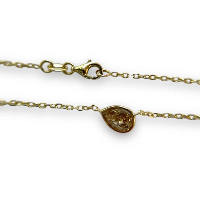 Luxe 14k Yellow Gold 0.76ct Pear Natural Diamond Bezeled Necklace For Sale - Image 4 of 6