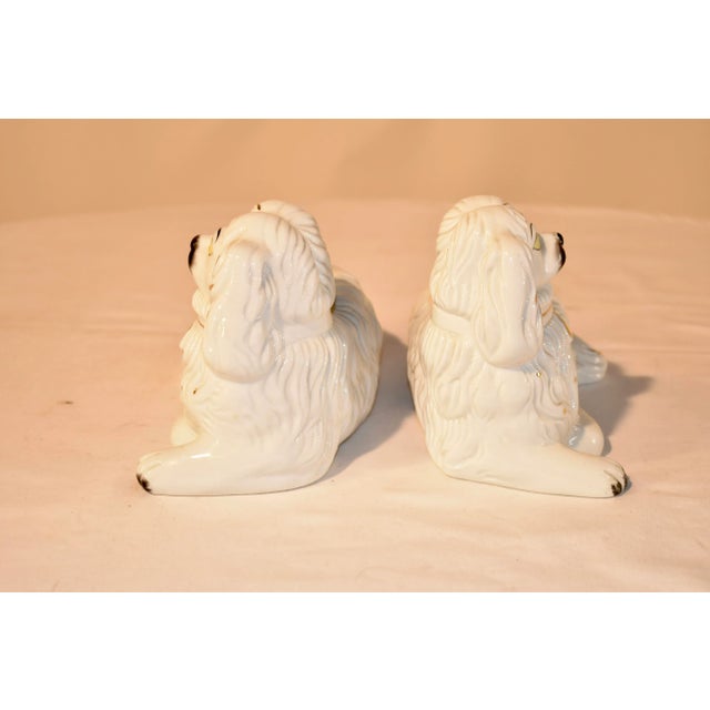 Ceramic Pair of Recumbent Staffordshire Spaniels, C. 1960 For Sale - Image 7 of 9