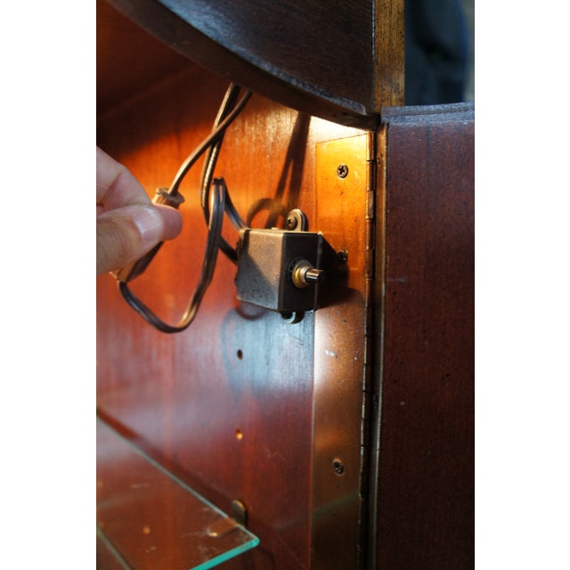 1980s American Drew Queen Anne Style Cherry Highboy Dry Bar Liquor Display Cabinet For Sale - Image 11 of 16