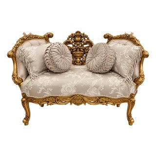 Luxury French Louis XV Style Settee – Ornate Gold Leaf Frame With Ivory Floral Damask Upholstery For Sale