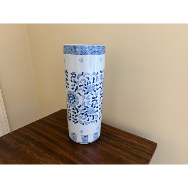 Vintage Chinoiserie Blue & White Porcelain Umbrella Stand With Floral Motif For Sale - Image 4 of 13