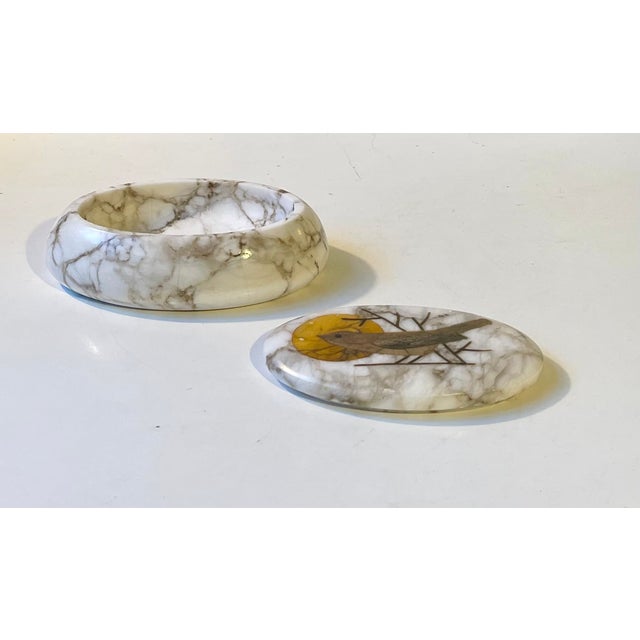 Vintage White Marble Jewelry Trinket with Bird Intarsia, 1970s For Sale - Image 4 of 8