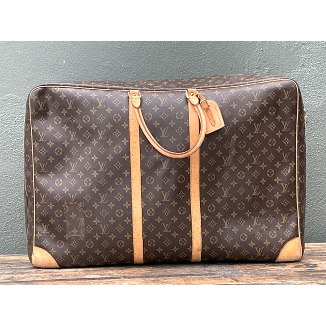 Contemporary Vintage Louis Vuitton Sirius 70 Soft Sided Suitcase For Sale - Image 3 of 12