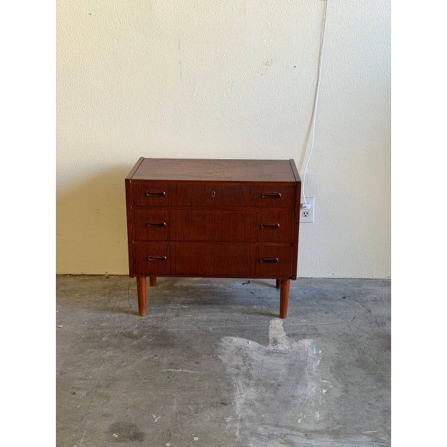Wood 1960s Mid Century Danish Teak 3 Drawer Chest – Vintage Scandinavian Small Dresser on Tapered Legs For Sale - Image 7 of 9