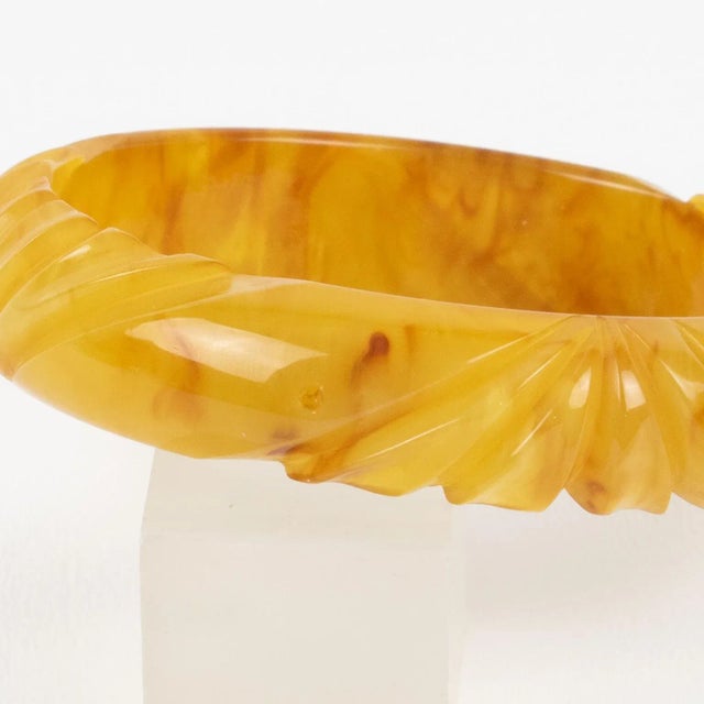 1940s Bakelite Carved Yellow Egg Yolk and Red Wine Marble Bracelet Bangle For Sale - Image 5 of 5