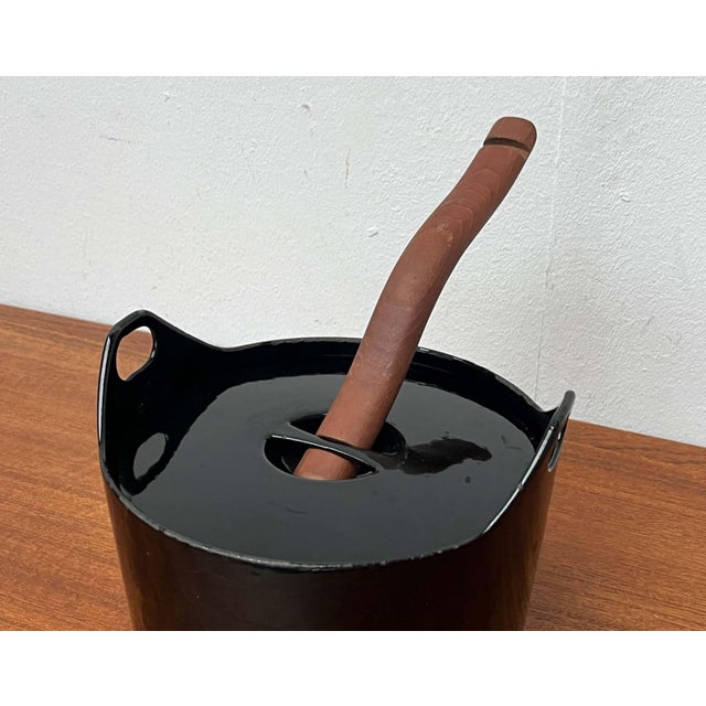 Wood Mid-Century Modern Black Enamel Cast Iron Pot with Teak Handle by Timo Sarpaneva for Rosenlew of Finland, 1960s For Sale - Image 7 of 18