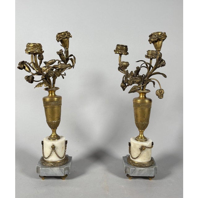 Pair of 19th-century marble and bronze vase-shaped candelabra with flower vases For Sale - Image 4 of 5