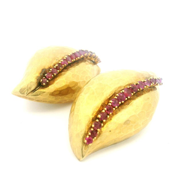 Gold 1980s Italian Forza 18k Hammered Gold and Ruby Ear Clips, Pair For Sale - Image 8 of 18