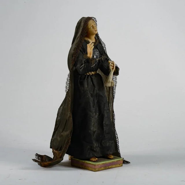 Statue sculpture in wax, votive of woman with black veil Madonna Addolorata measures 27 x 16 x h 44 category sculpture...