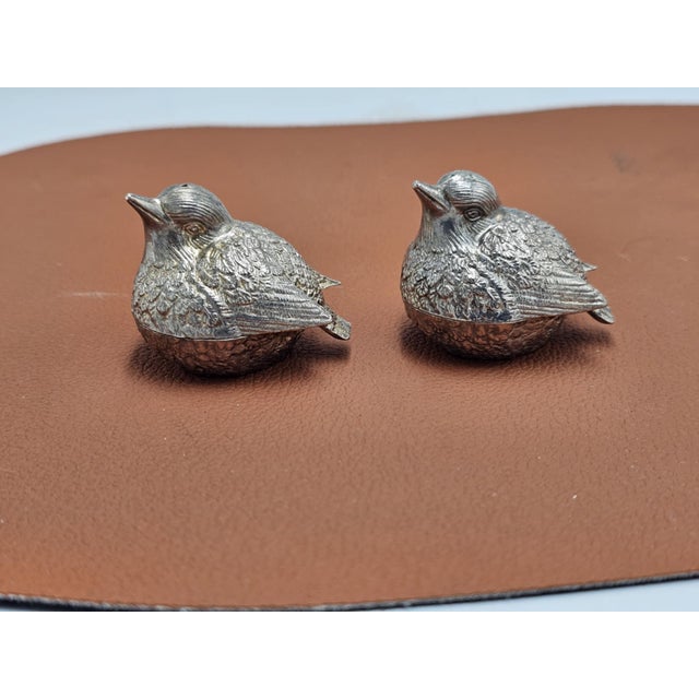 Vintage salt and pepper shaker, bird, dimensions: height 4.5 cm, width 4.4 cm, depth 6.4 cm.