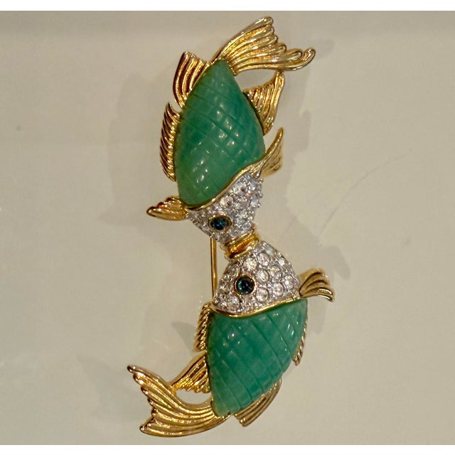 American Vintage Kenneth J. Lane Kissing Fish Brooch For Sale - Image 3 of 10