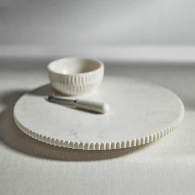Contemporary Caserta Ribbed Finish White Marble Lazy Susan For Sale - Image 3 of 4