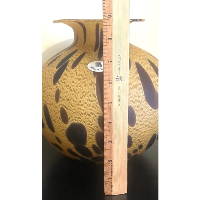 Add a touch of timeless Italian elegance to your collection with this stunning vintage Maestri Vetrai art glass vase....