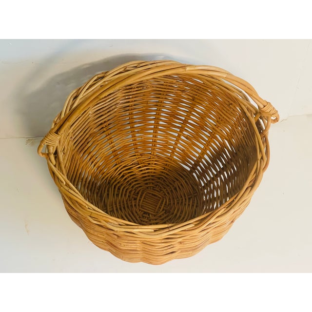 French Vintage French Market Handmade Round Basket With Handle For Sale - Image 3 of 4