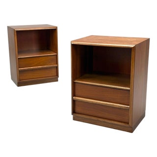 t.h. Robsjohn-Gibbings, American Modern, Walnut, Open Nightstands, Usa, 1960s For Sale