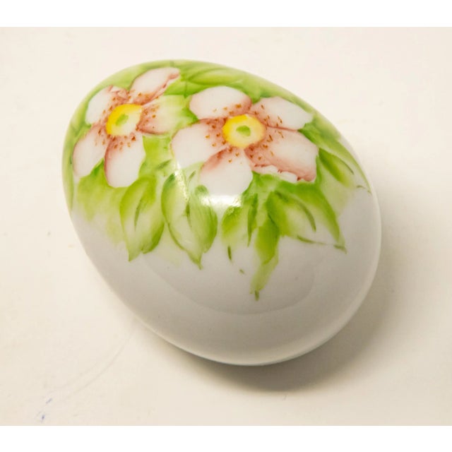 Ceramic Mid 20th Century Ceramic Eggs with Floral Motif- Set of 2 For Sale - Image 7 of 13