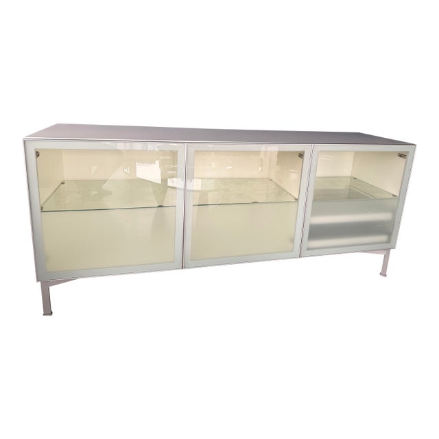 Design Within Reach Alto Media Credenza Buffet in White by Horm, Made in Italy. For Sale