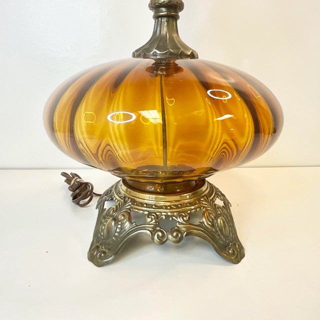 Metal Mid Century Boho Chic Arts & Crafts Amber Glass and Brass Table Lamp For Sale - Image 7 of 10