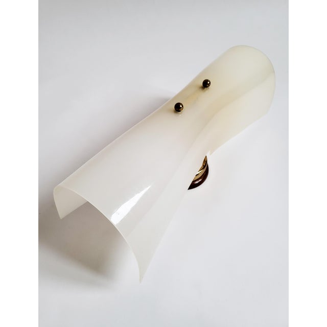 1950s Mid-Century Modern Acrylic and Brass Wall Light, 1950s For Sale - Image 5 of 12