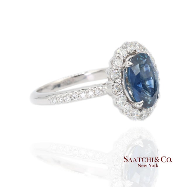18k White Gold Natural Sapphire and Diamond Ring, Size 6.5 For Sale - Image 4 of 14