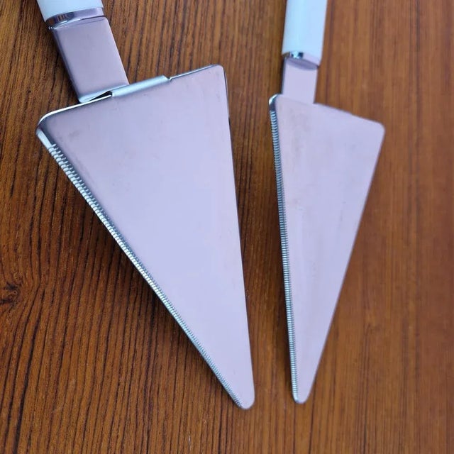 Silver Oval Cake Spades by Mikael Björnsterna for Boda Nova, 1980s, Set of 2 For Sale - Image 8 of 9