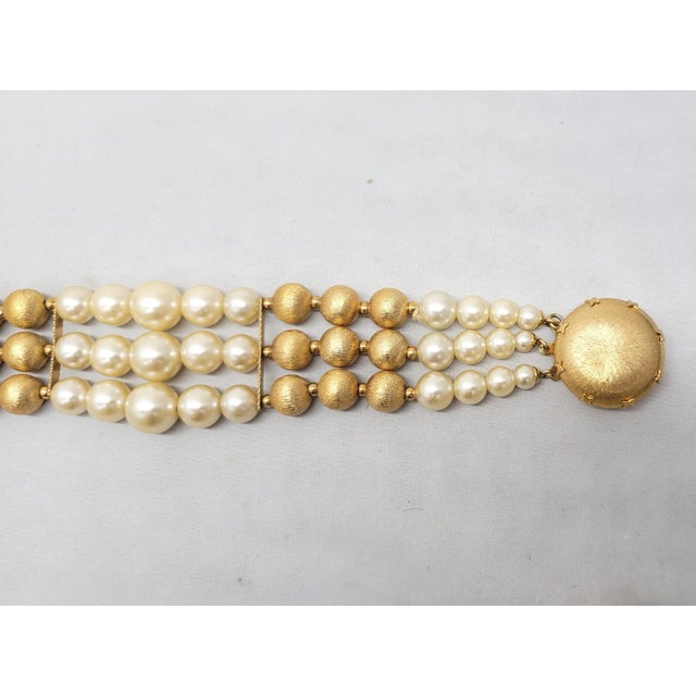 Napier Vintage 1950s Signed Napier Goldtone & Faux-Pearl Beaded Bracelet For Sale - Image 4 of 9