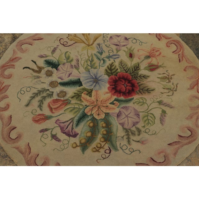 Textile Antique Circle Hooked Rug With Central Floral Design in Multicolor - Rug & Kilim For Sale - Image 7 of 7