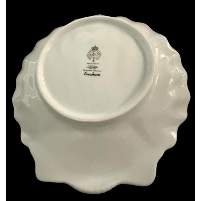 Royal Worcester EVESHAM GOLD Shell Shaped Dish Excellent condition lightly used The Royal Worcester EVESHAM GOLD Shell...