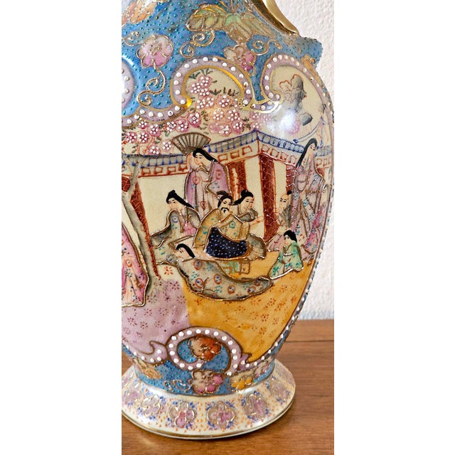 Vintage Satsuma Vase Pitcher With Gold Handle – 20th Century Chinoiserie, Hand-Painted For Sale - Image 14 of 17