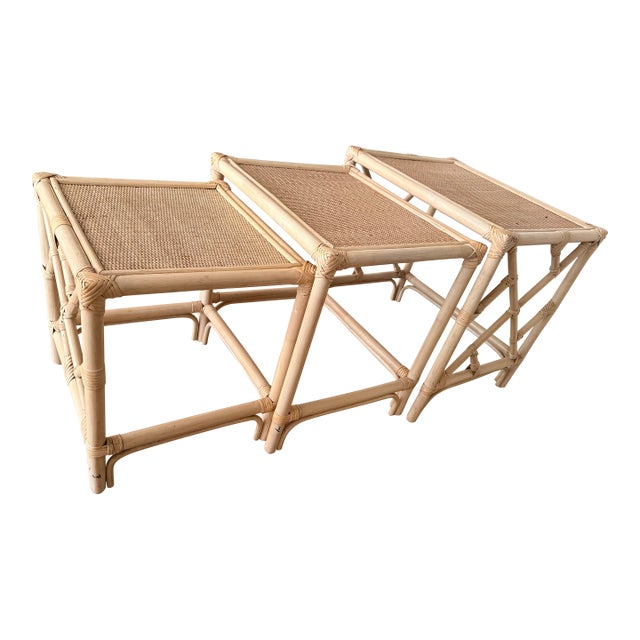 Vintage Chippendale-Style Rattan Nesting Side Tables For Sale