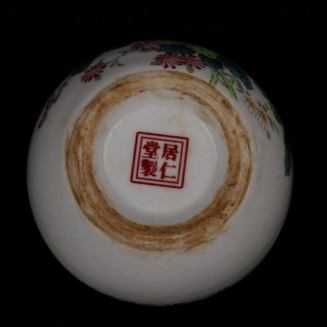 Delightful compact Chinese famille rose lidded tea caddy crafted from porcelain. The creamy white glaze is hand-painted...