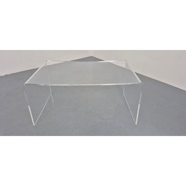 Large Acrylic Glass Coffee Table, USA, 1970s For Sale - Image 4 of 11